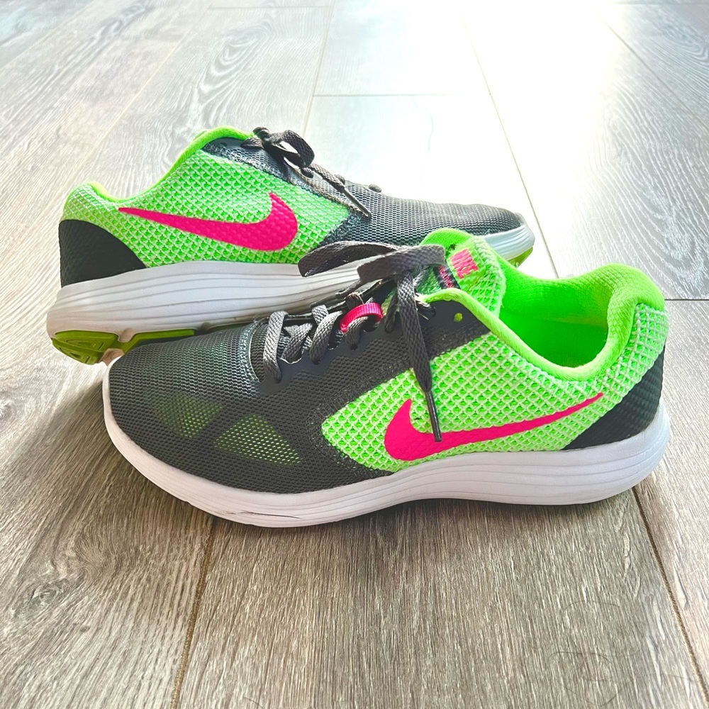 Nike revolution shoes